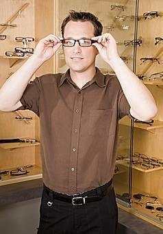 近視多年，中年還需配眼鏡？——兼談物聯網技術在視力健康領域的應用